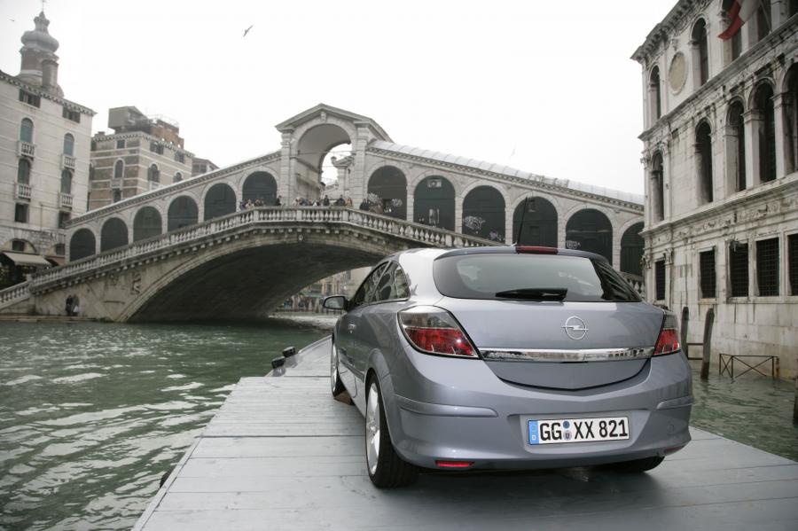  Opel Astra GTC 2005 года  (фото 170 из 212)